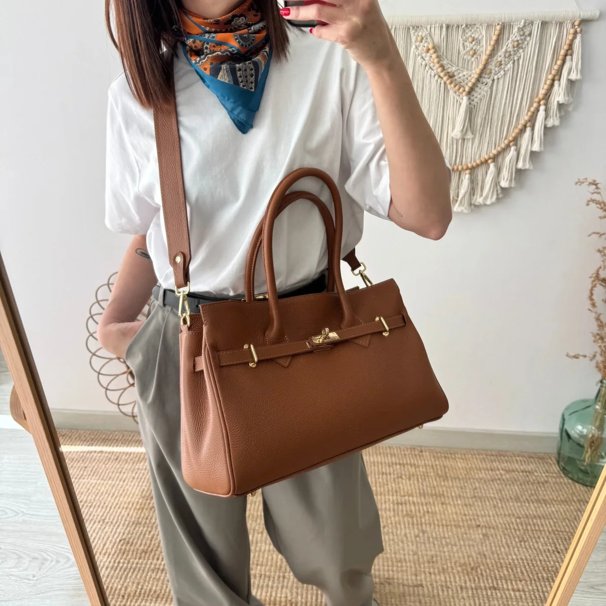 Bolso shopper camel cierre dorado - Imagen 3