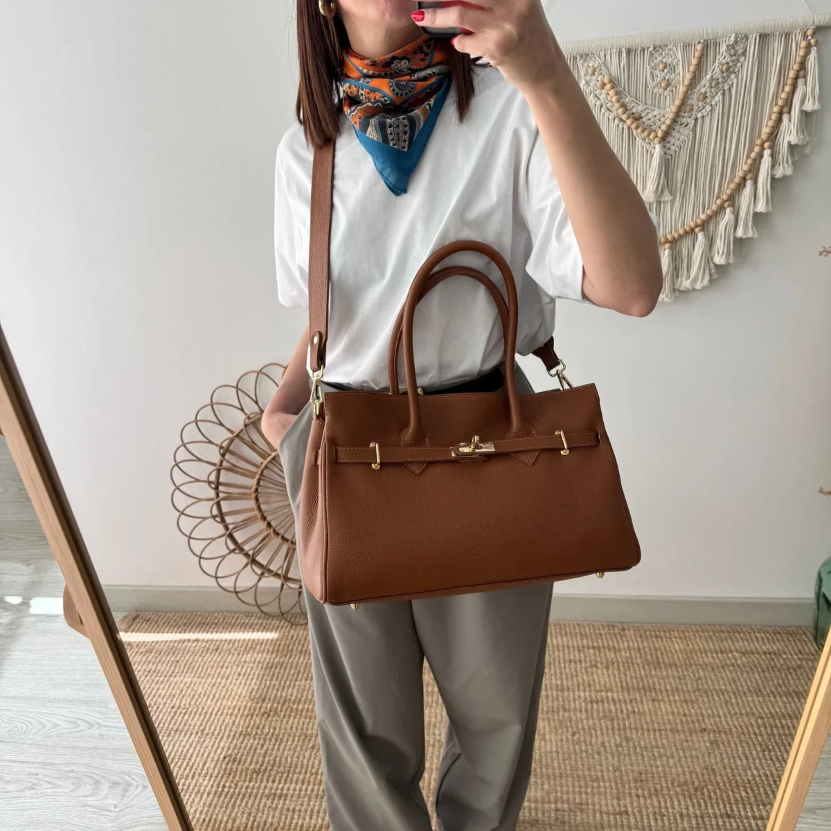 Bolso shopper camel cierre dorado - Imagen 6