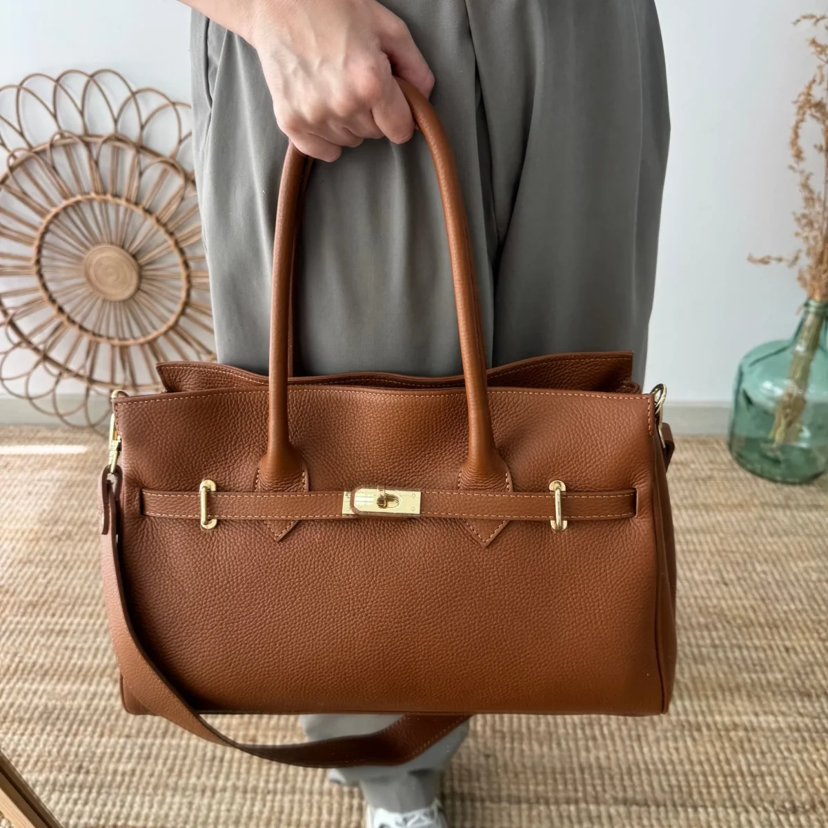 Bolso shopper camel cierre dorado