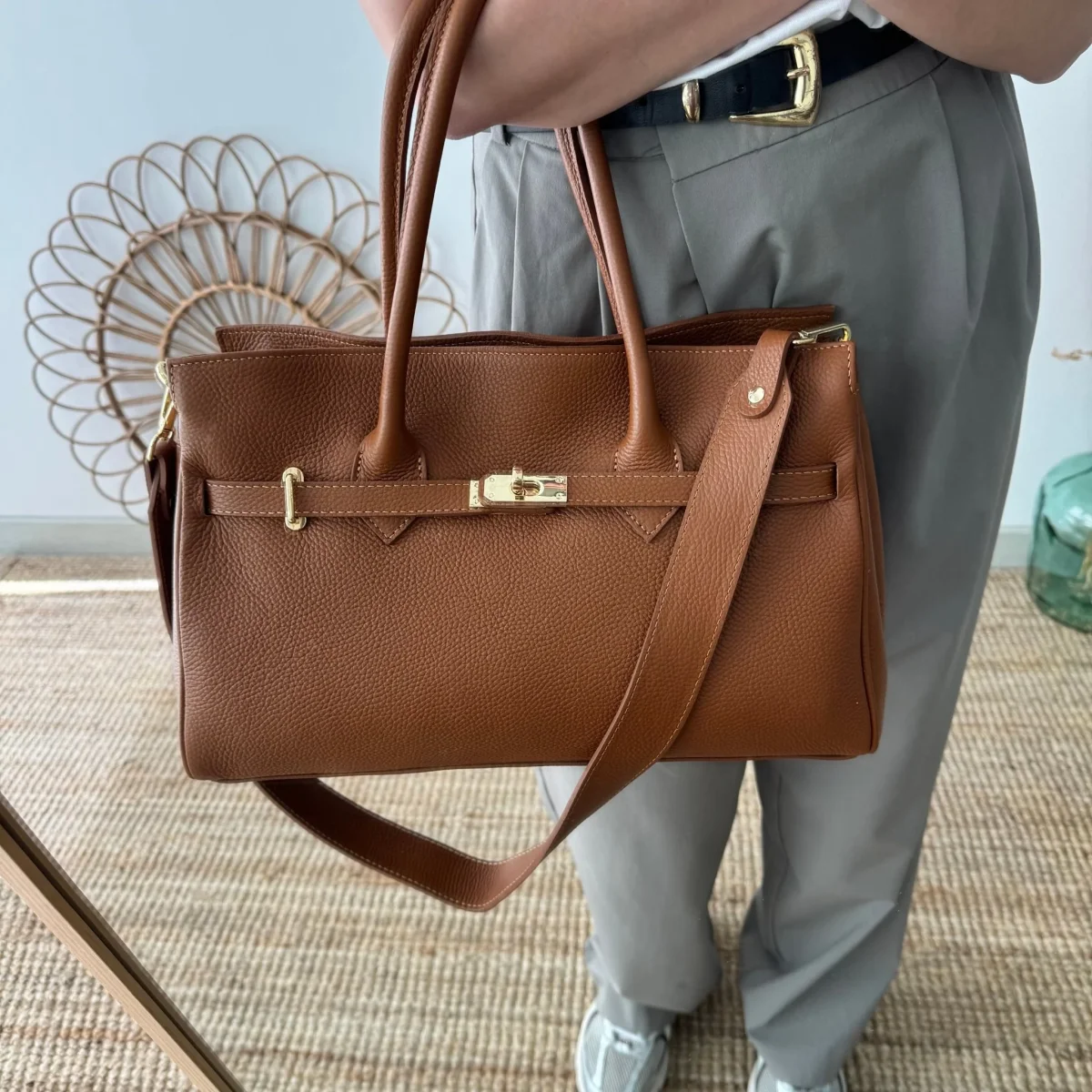 Bolso shopper camel cierre dorado - Imagen 4