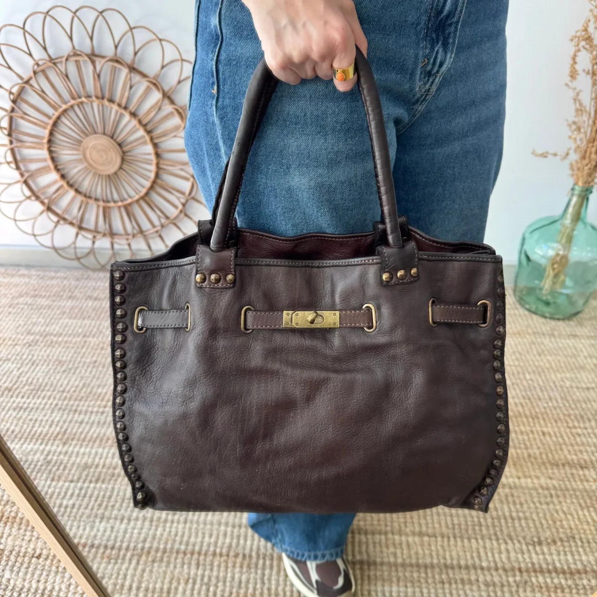Shopper piel lavada marrón tachuelas - Imagen 2