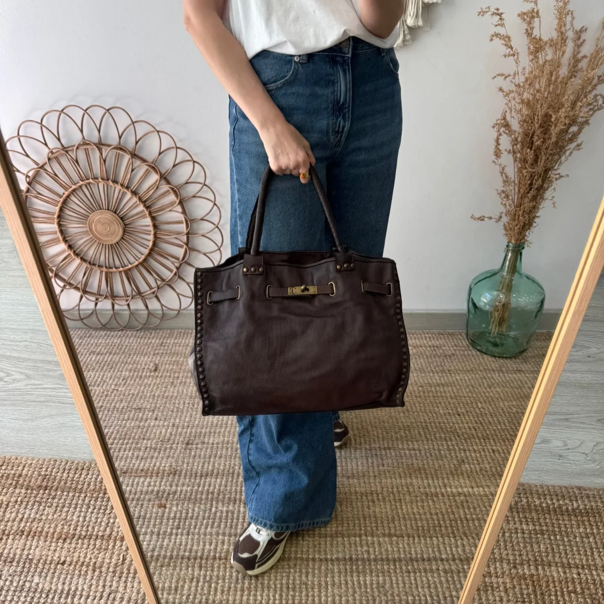 Shopper piel lavada marrón tachuelas - Imagen 7
