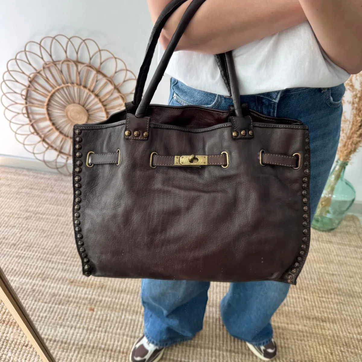 Shopper piel lavada marrón tachuelas - Imagen 4