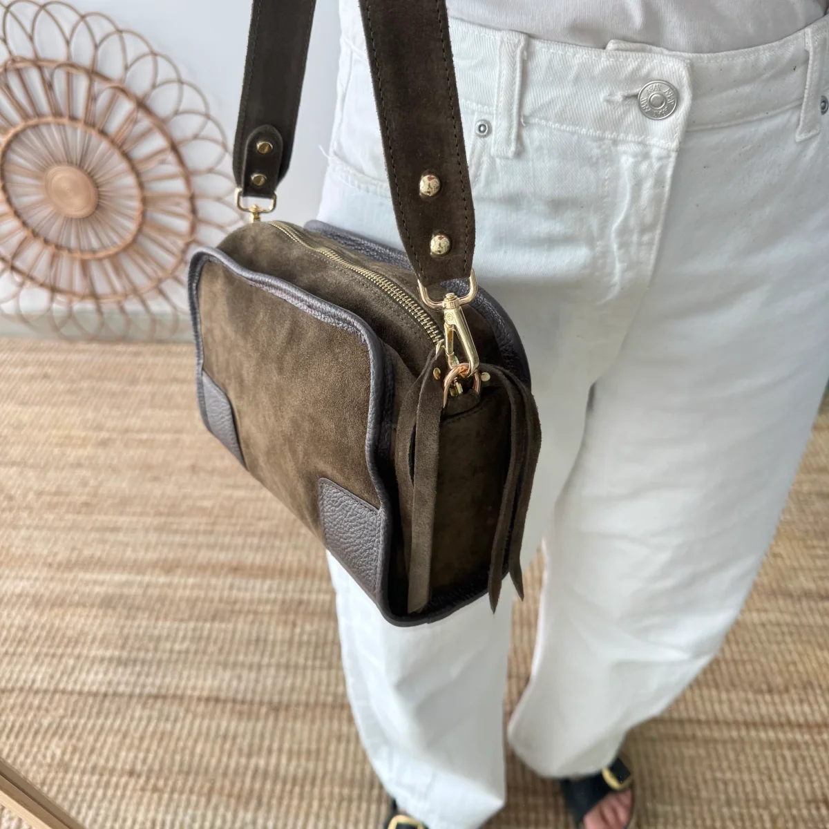 Bolso baúl serraje caqui y piel marrón - Imagen 6