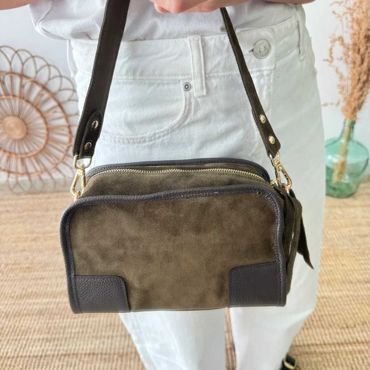 Bolso baúl serraje caqui y piel marrón - Imagen 8