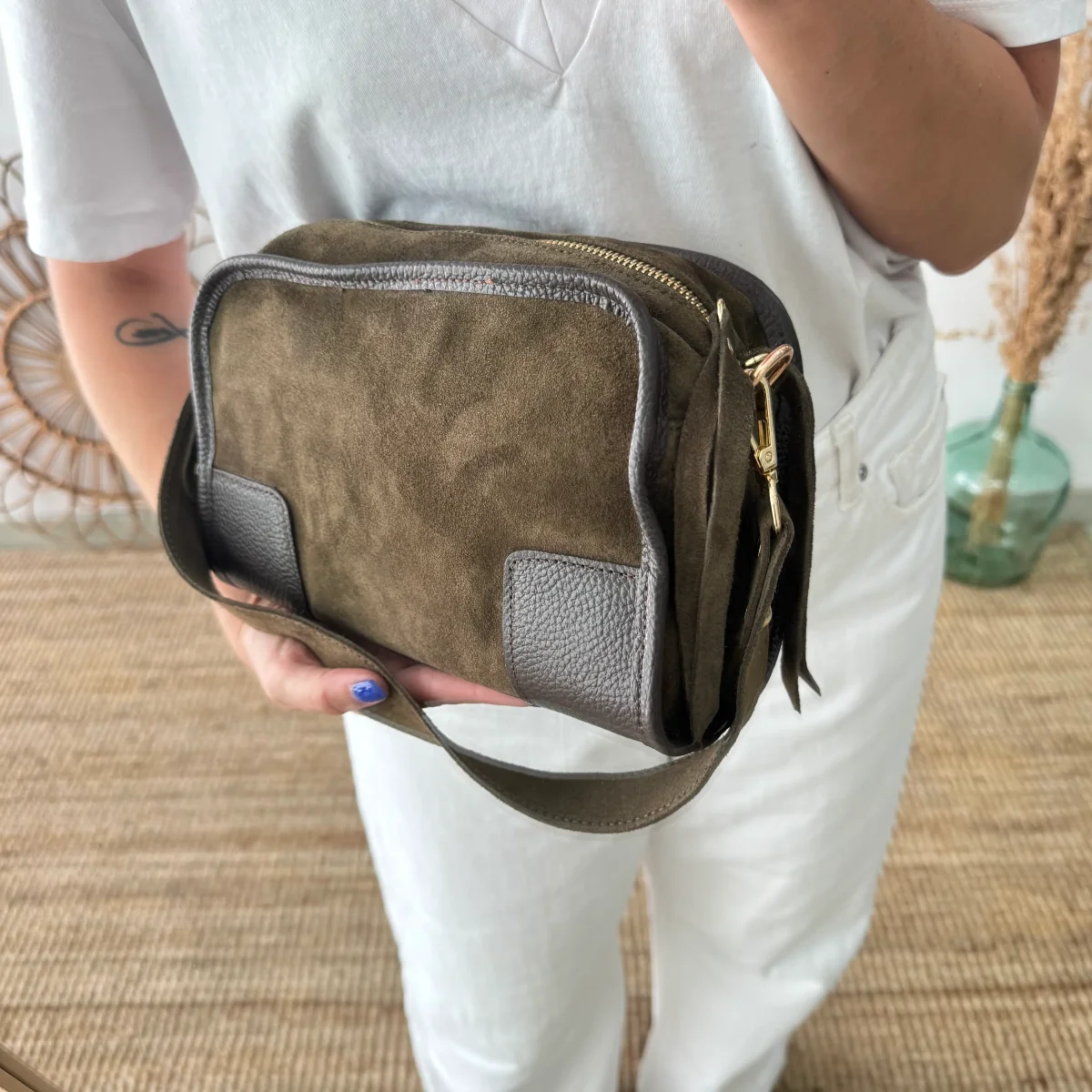 Bolso baúl serraje caqui y piel marrón - Imagen 4
