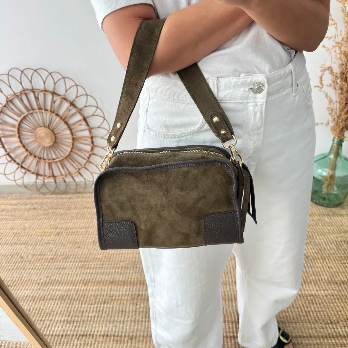 Bolso baúl serraje caqui y piel marrón - Imagen 5