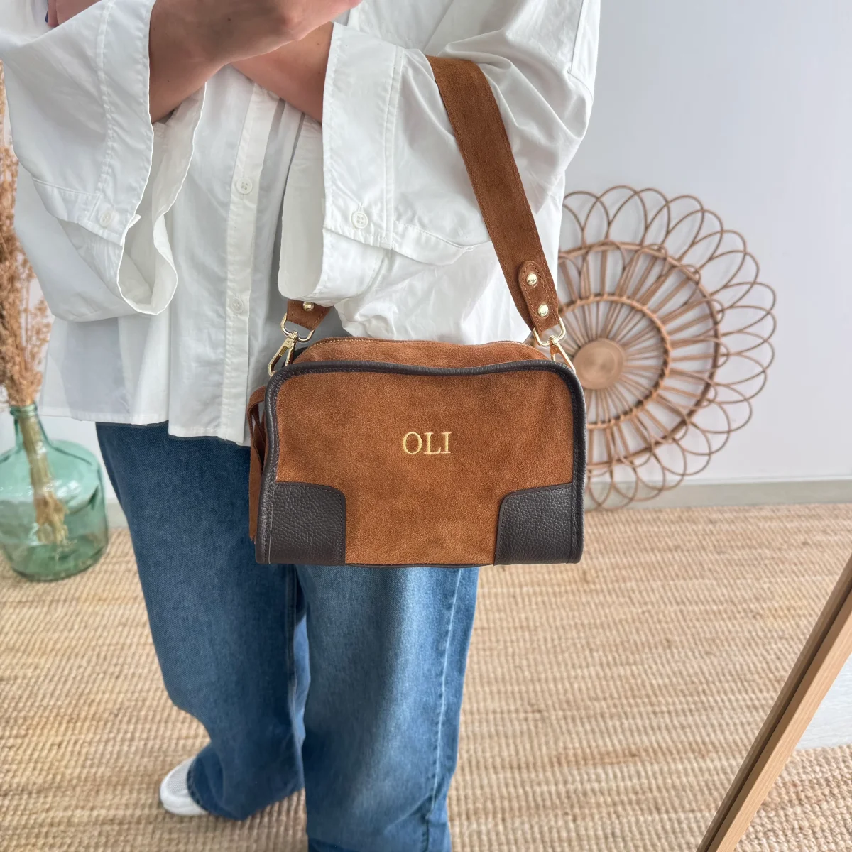 Bolso baúl serraje camel y piel marrón - Imagen 5