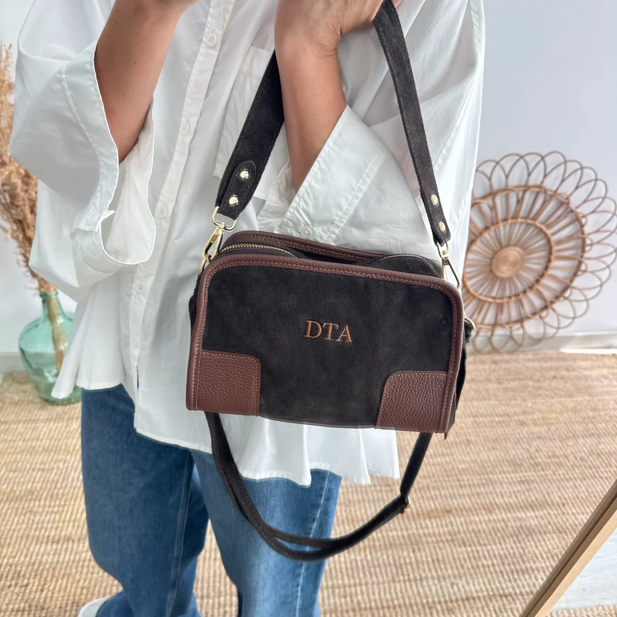 Bolso baúl serraje marrón y piel marrón - Imagen 5