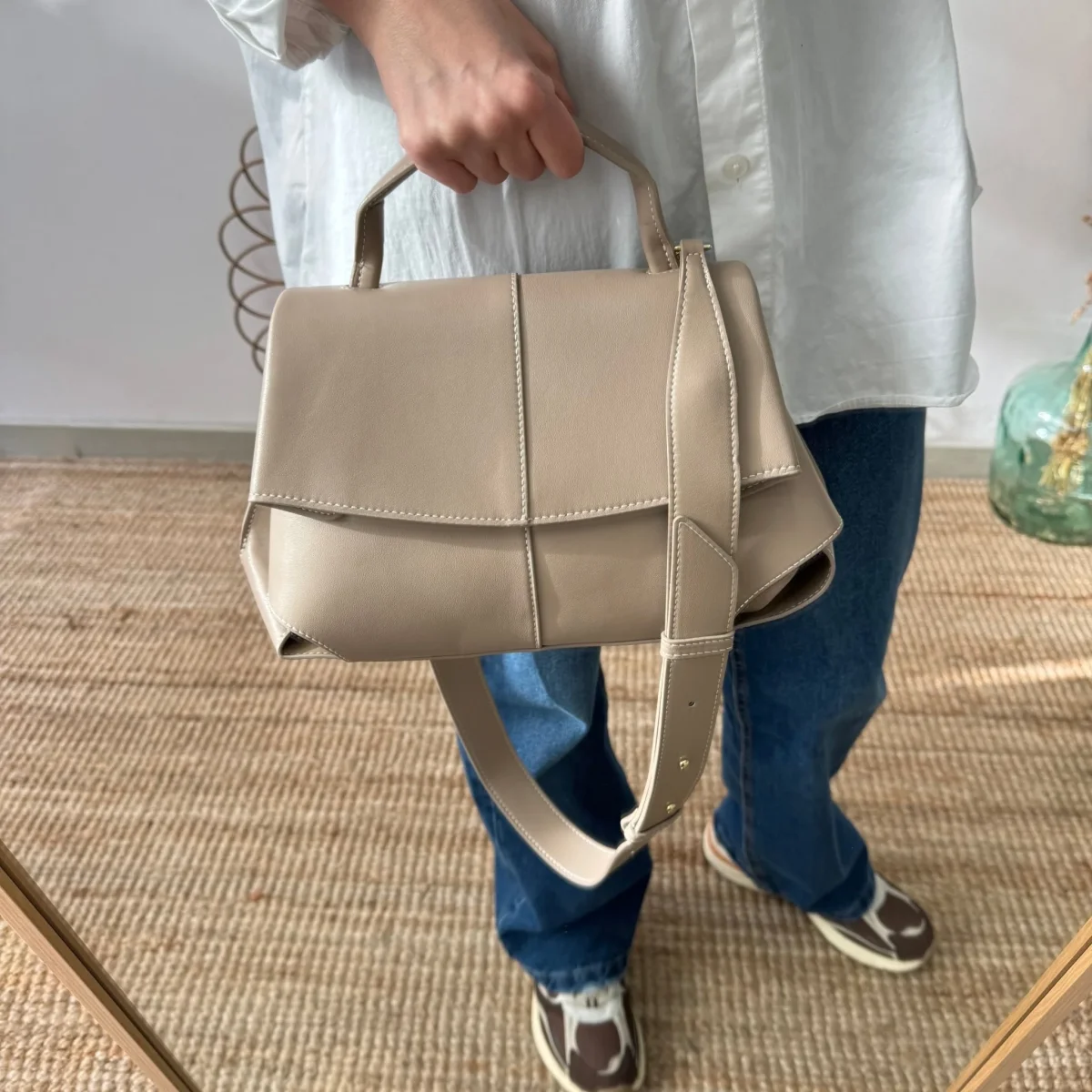 Bolso satchel taupe - Imagen 2