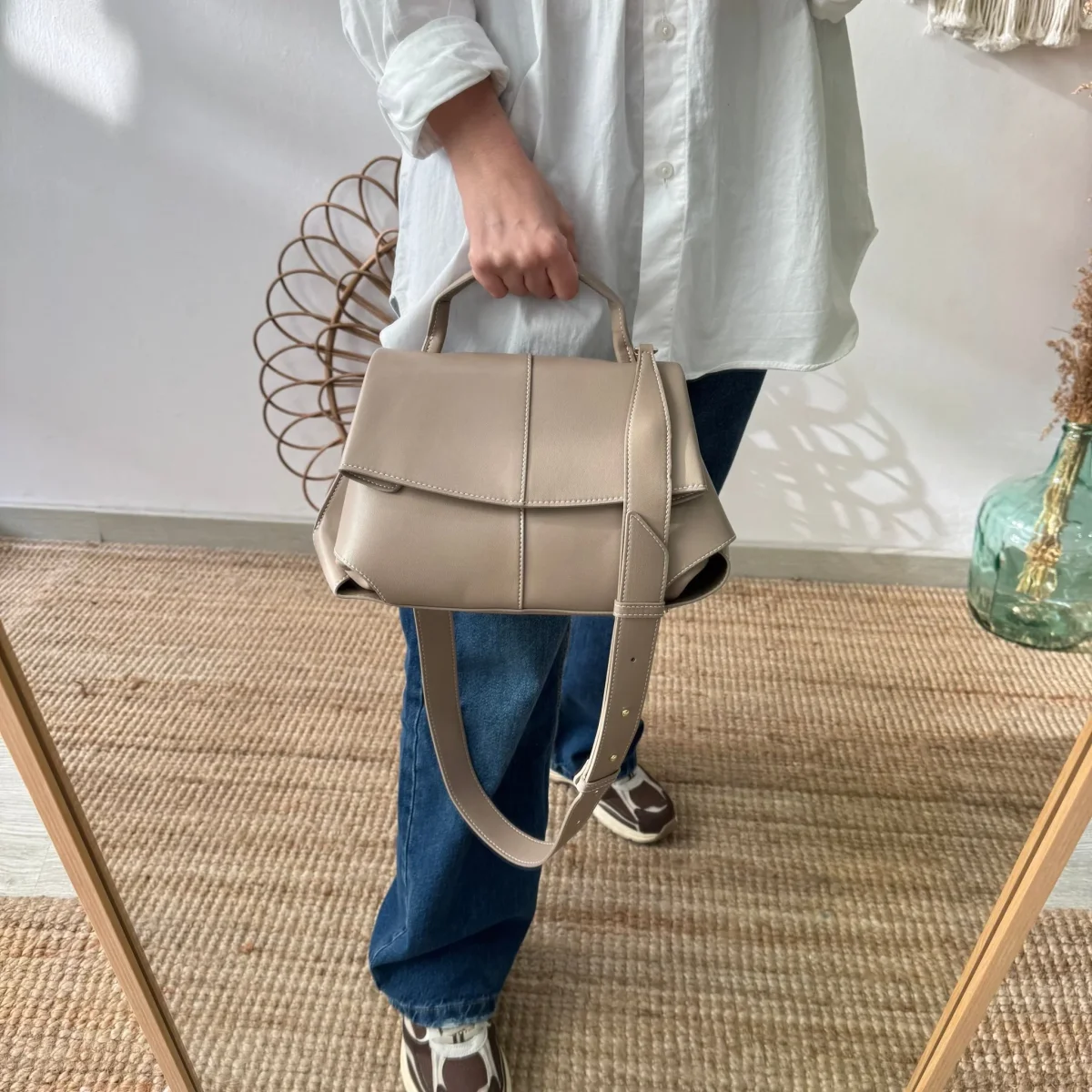 Bolso satchel taupe - Imagen 7