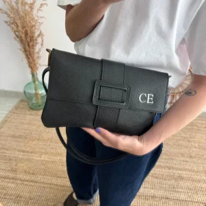 Bolso piel bandolera negro solapa personalizado iniciales bordadas