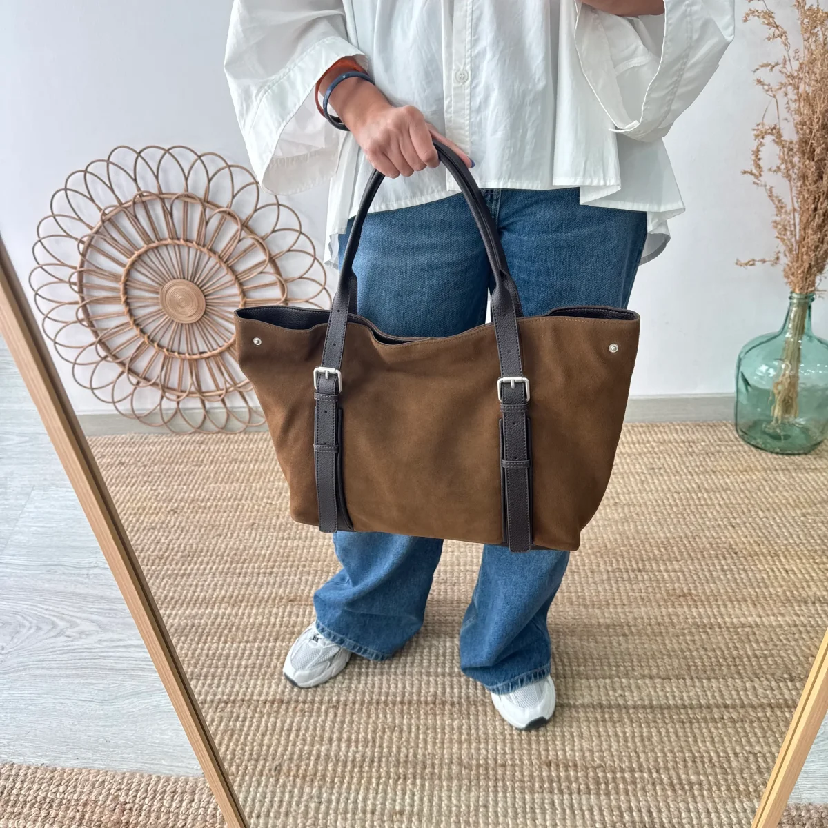 Bolso Shopper hebillas serraje y piel marrón - Imagen 5