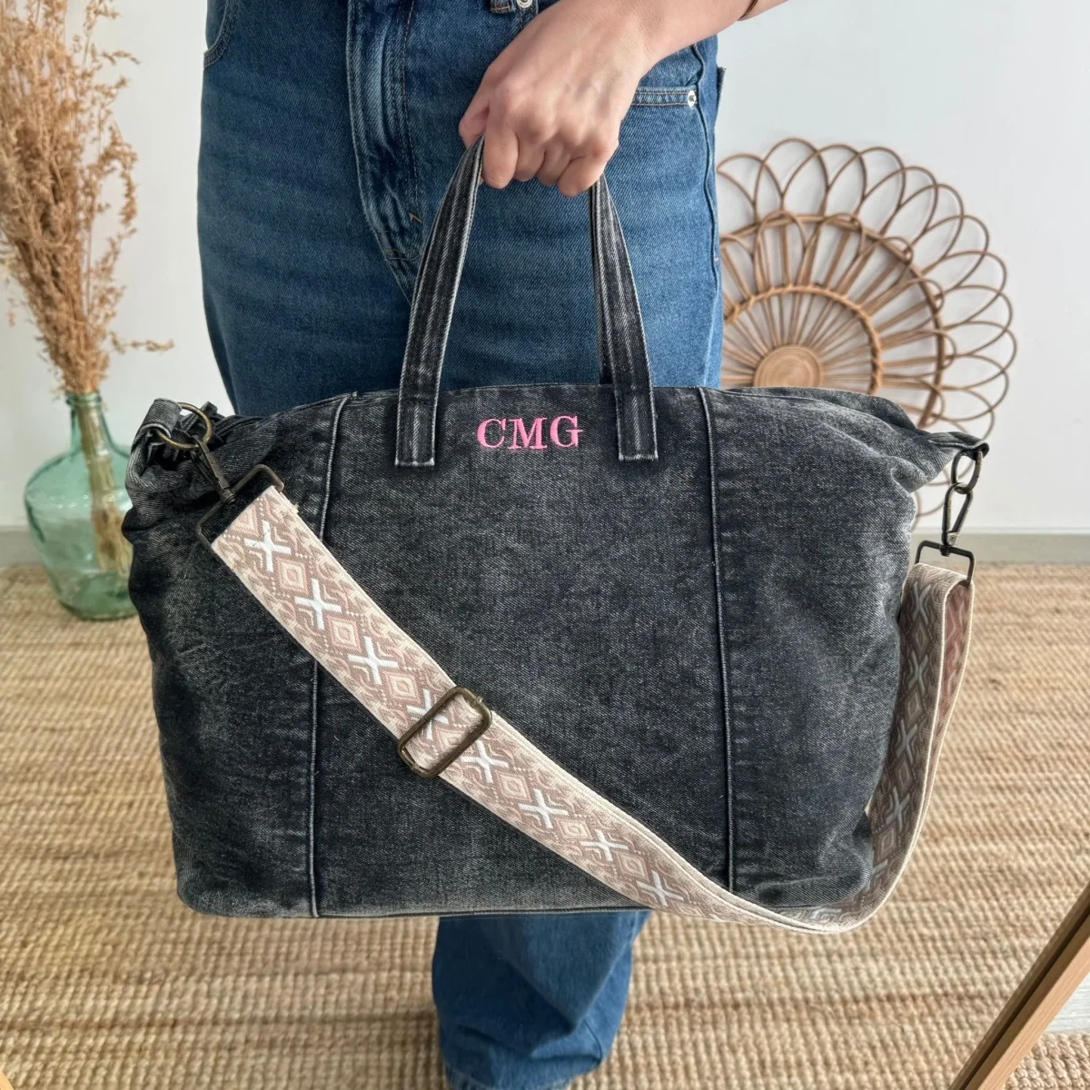 Bolsa denim ovalada negro iniciales bordadas - Imagen 2