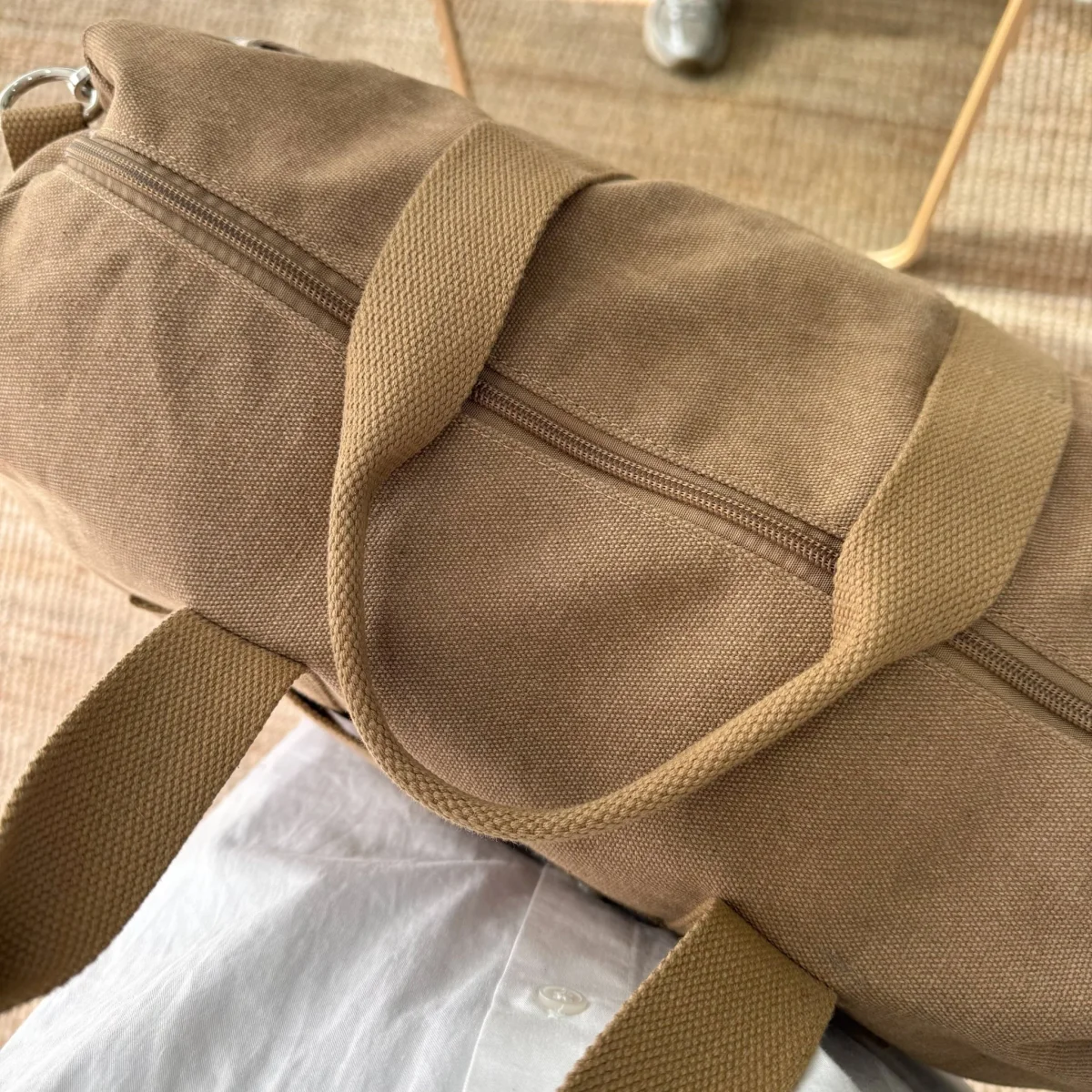 Bolsa loneta ovalada marron iniciales bordadas - Imagen 7