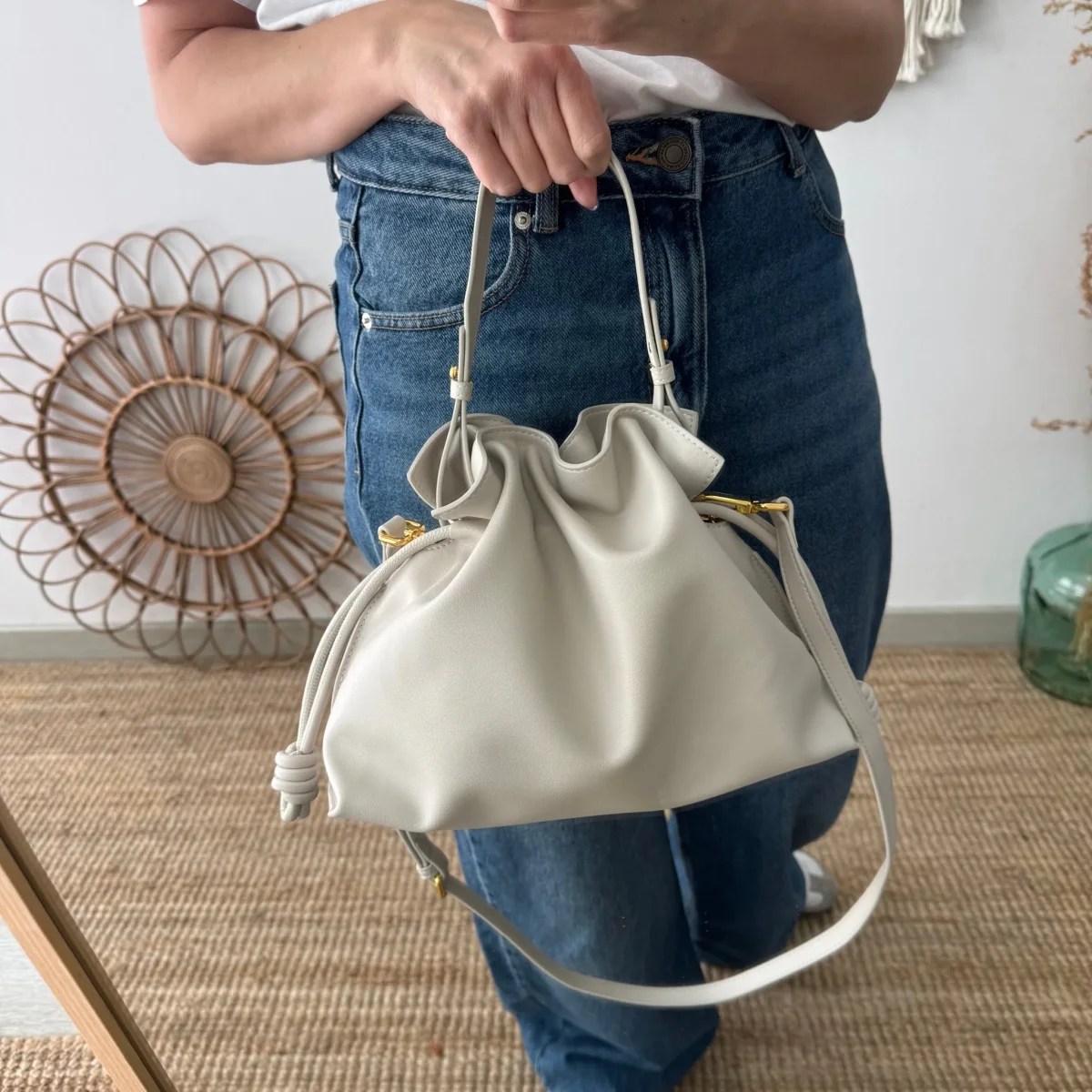 Bolso fruncido piel beige - Imagen 4