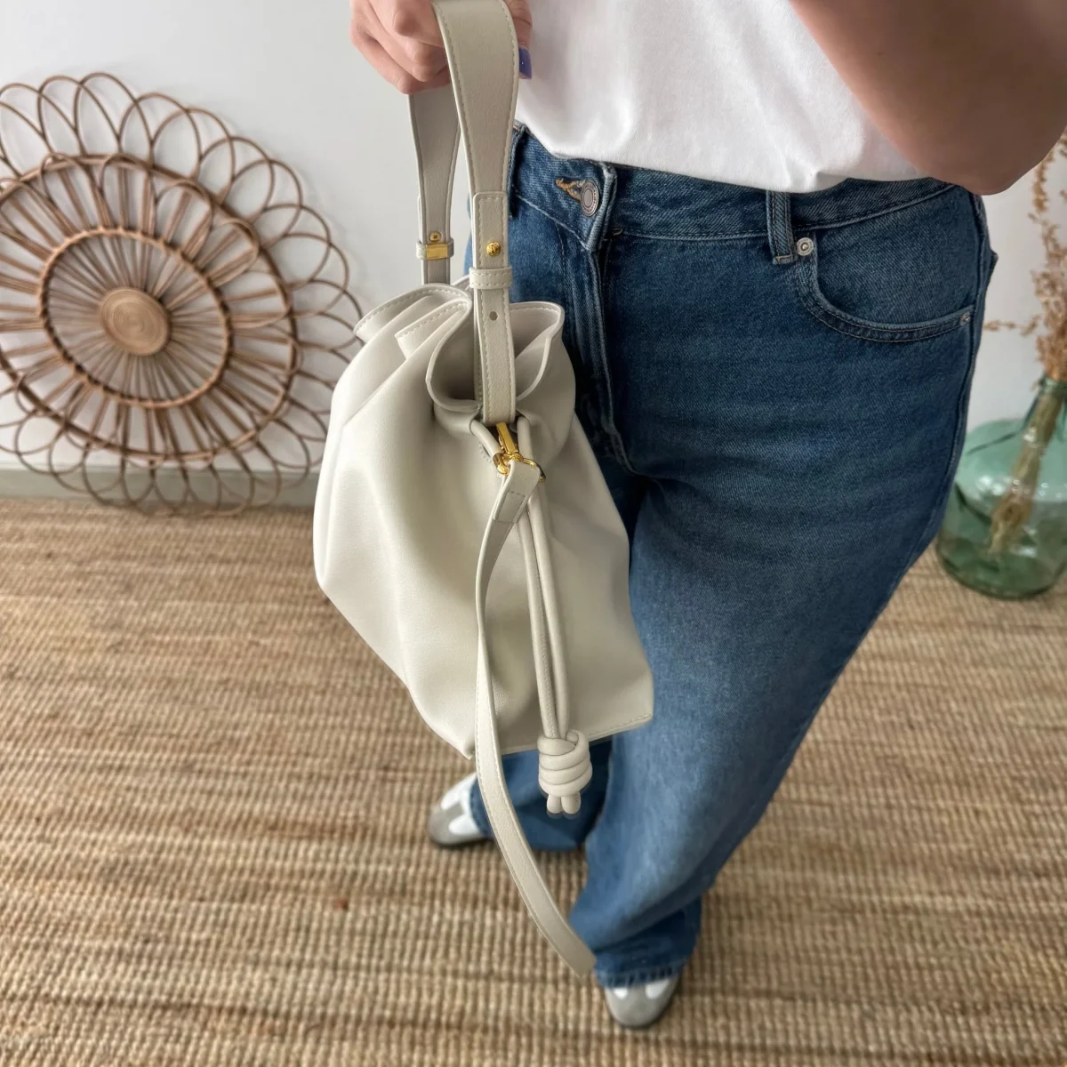 Bolso fruncido piel beige - Imagen 8