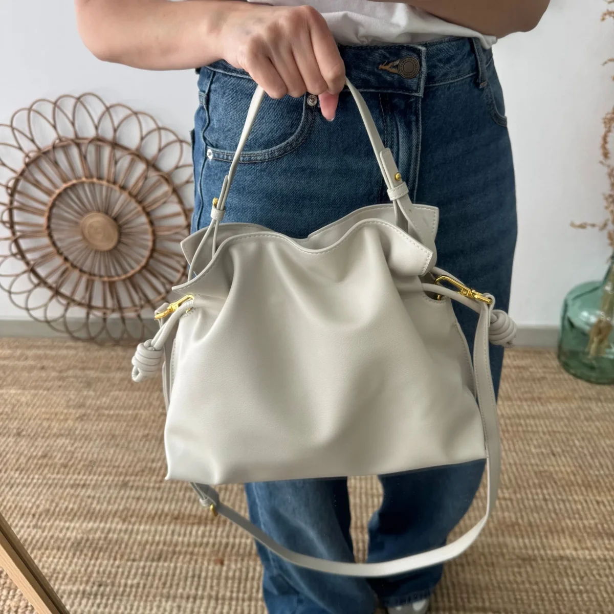 Bolso fruncido piel beige - Imagen 9