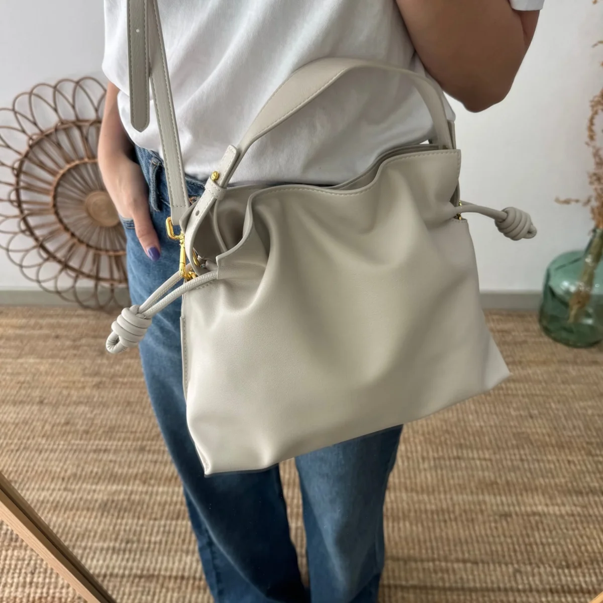 Bolso fruncido piel beige - Imagen 7