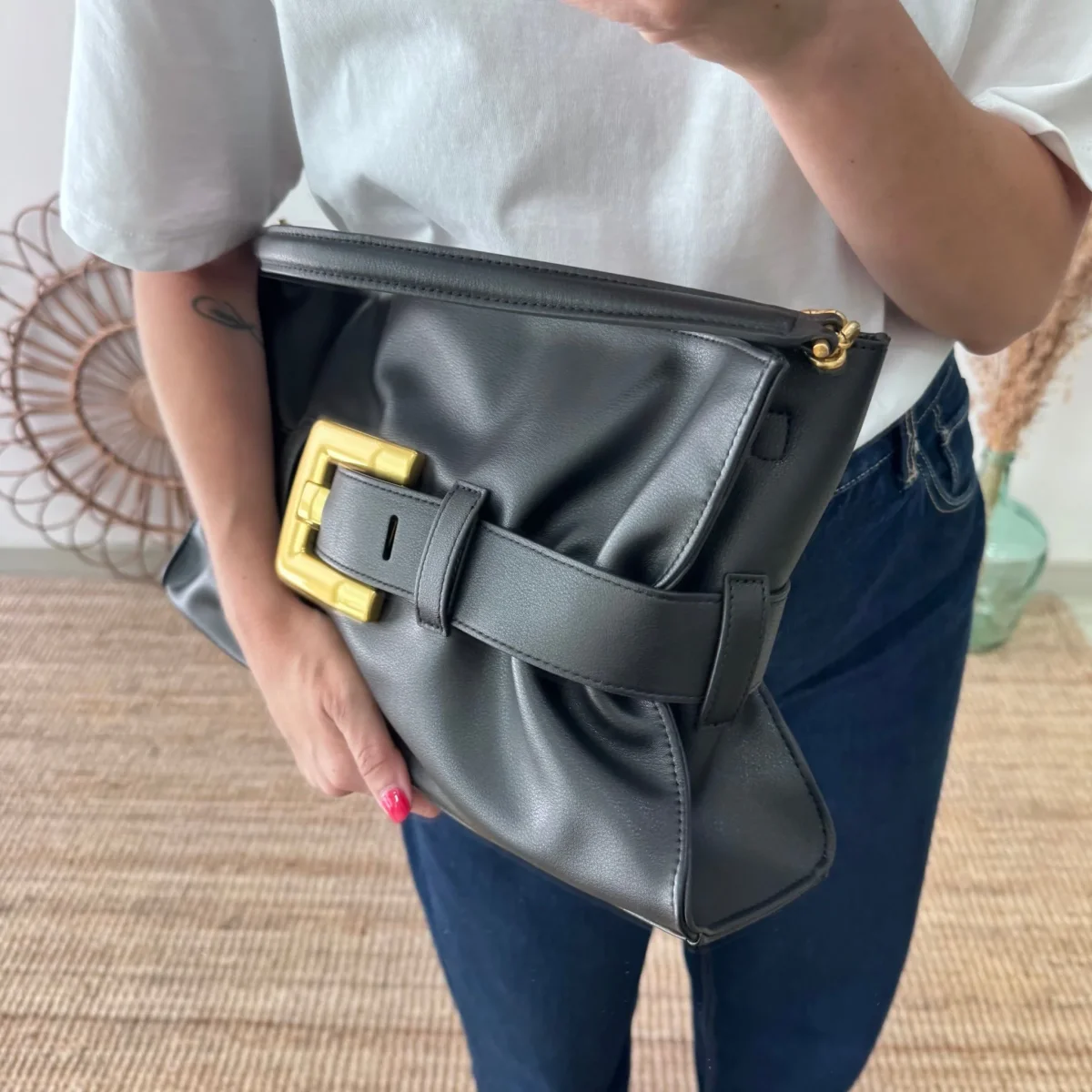 Bolso fruncido hebilla piel negro - Imagen 9