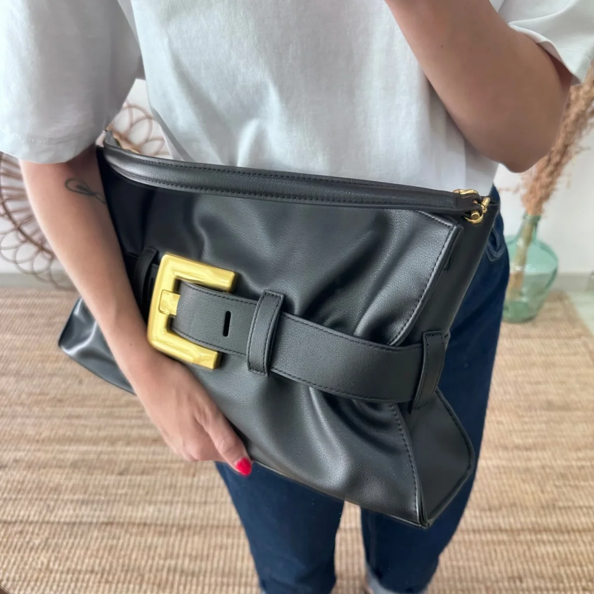 Bolso fruncido hebilla piel negro - Imagen 5