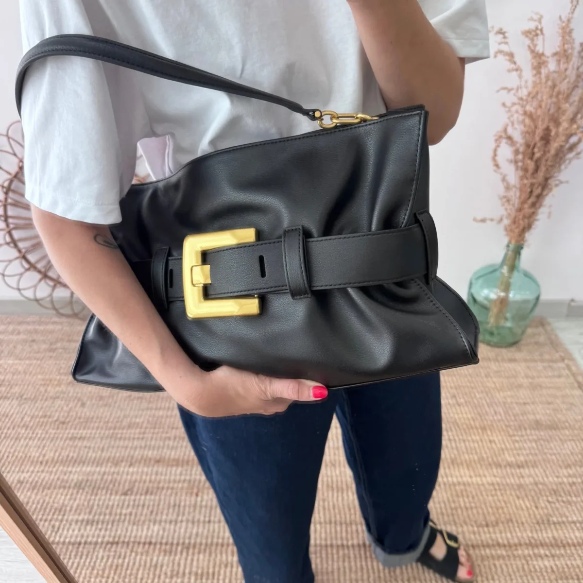Bolso fruncido hebilla piel negro