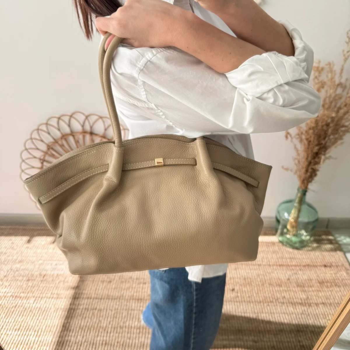 Bolso saco estructurado taupe - Imagen 3