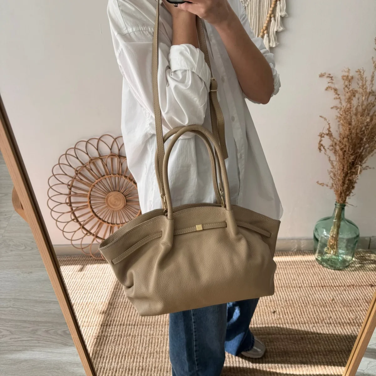 Bolso saco estructurado taupe - Imagen 8