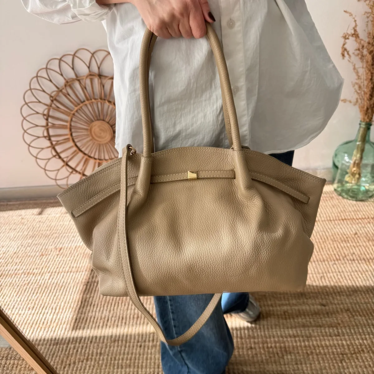 Bolso saco estructurado taupe - Imagen 9