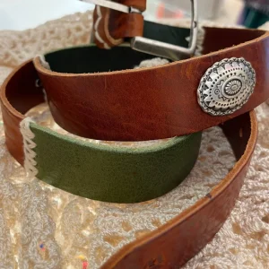 Cinturón tachas camel