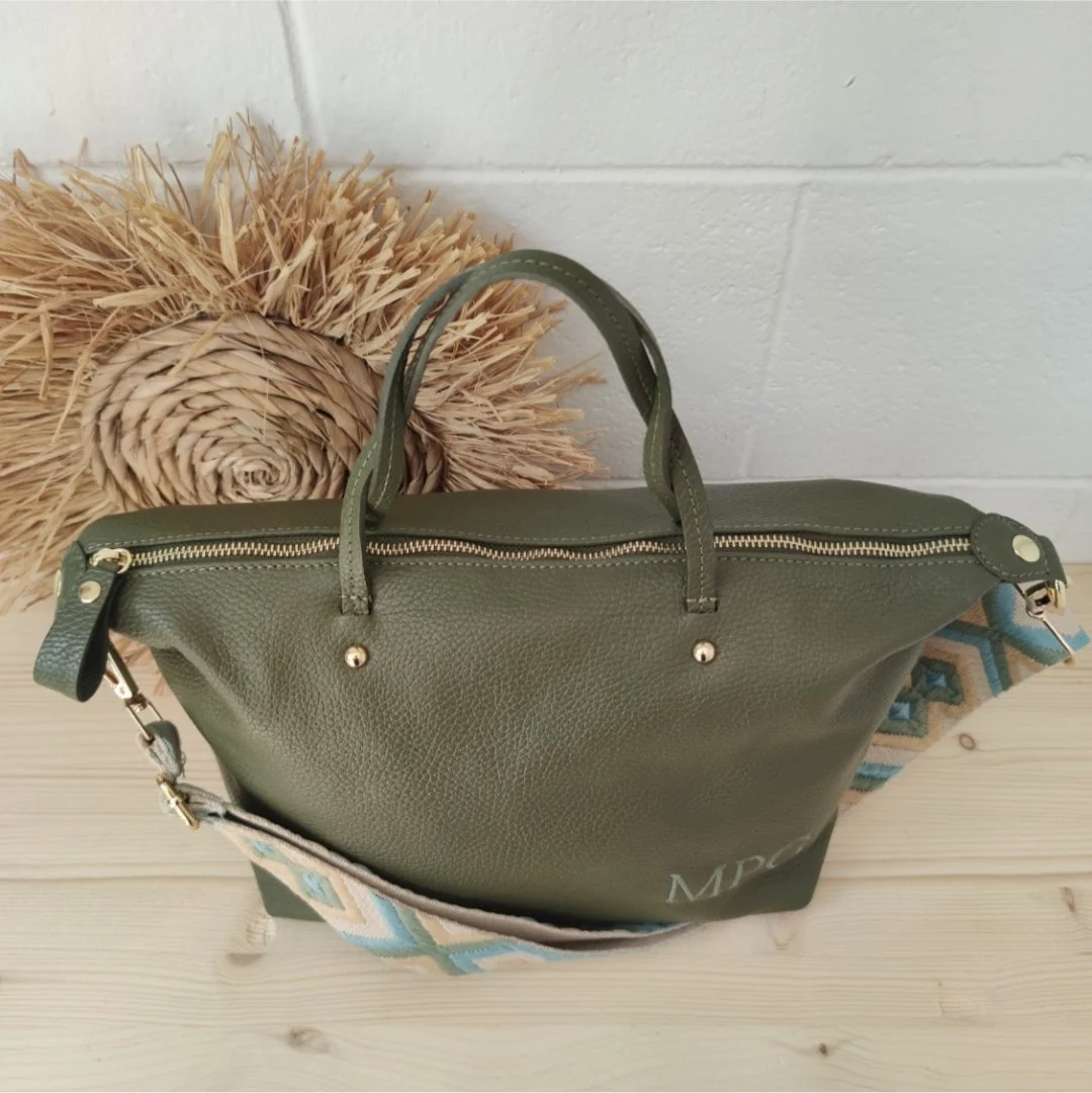 Bolso piel caqui iniciales bordadas - Imagen 7