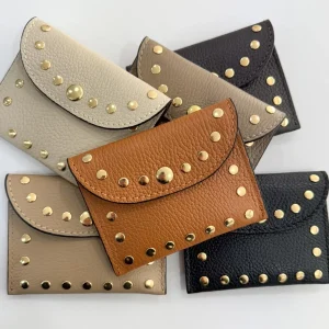 Monedero tachas piel
