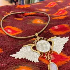 Collar piedra Luna con alas de ángel
