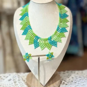 Set de collar y pendientes de chaquiras
