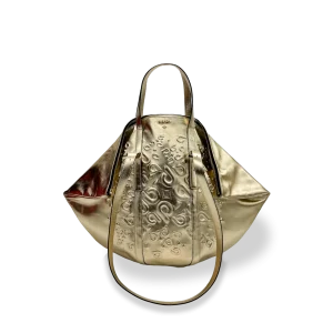 Bolso grande de piel: un Must-Have para las amantes de la moda