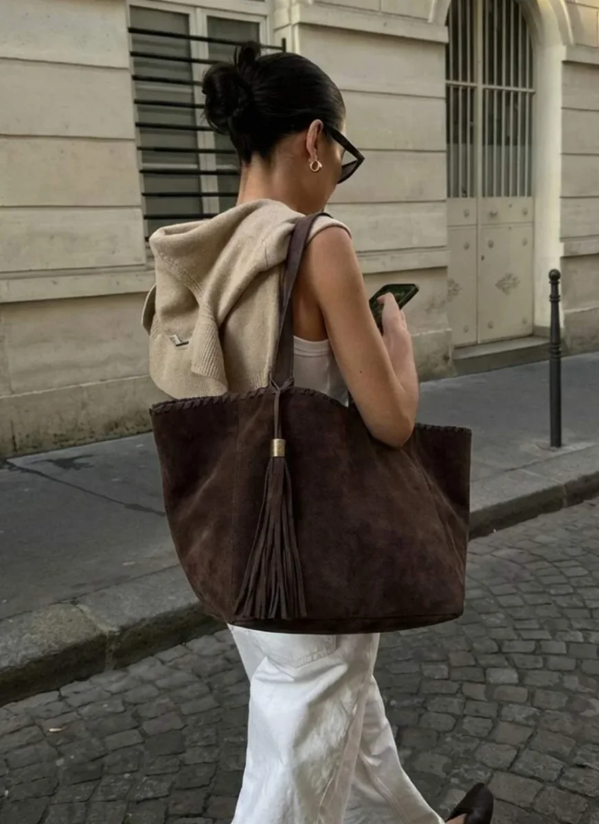 Bolso Tote Ante Marrón Chocolate Borlón - Imagen 3