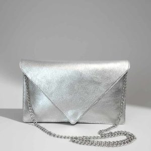 Clutch Plateado Sobre con Cadena