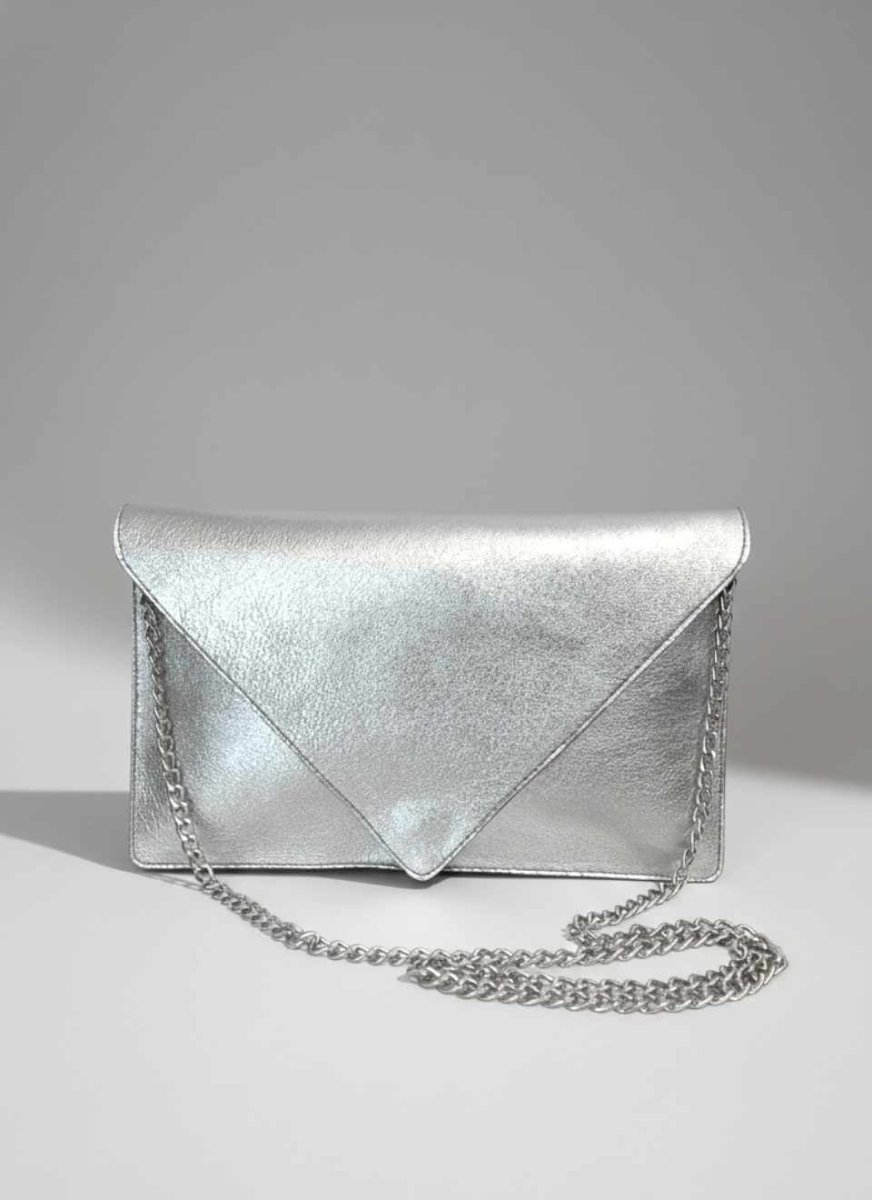 Clutch Plateado Sobre con Cadena
