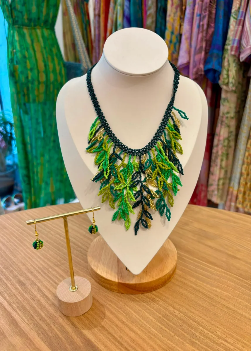 Set de collar y pendientes de chaquiras - Imagen 2