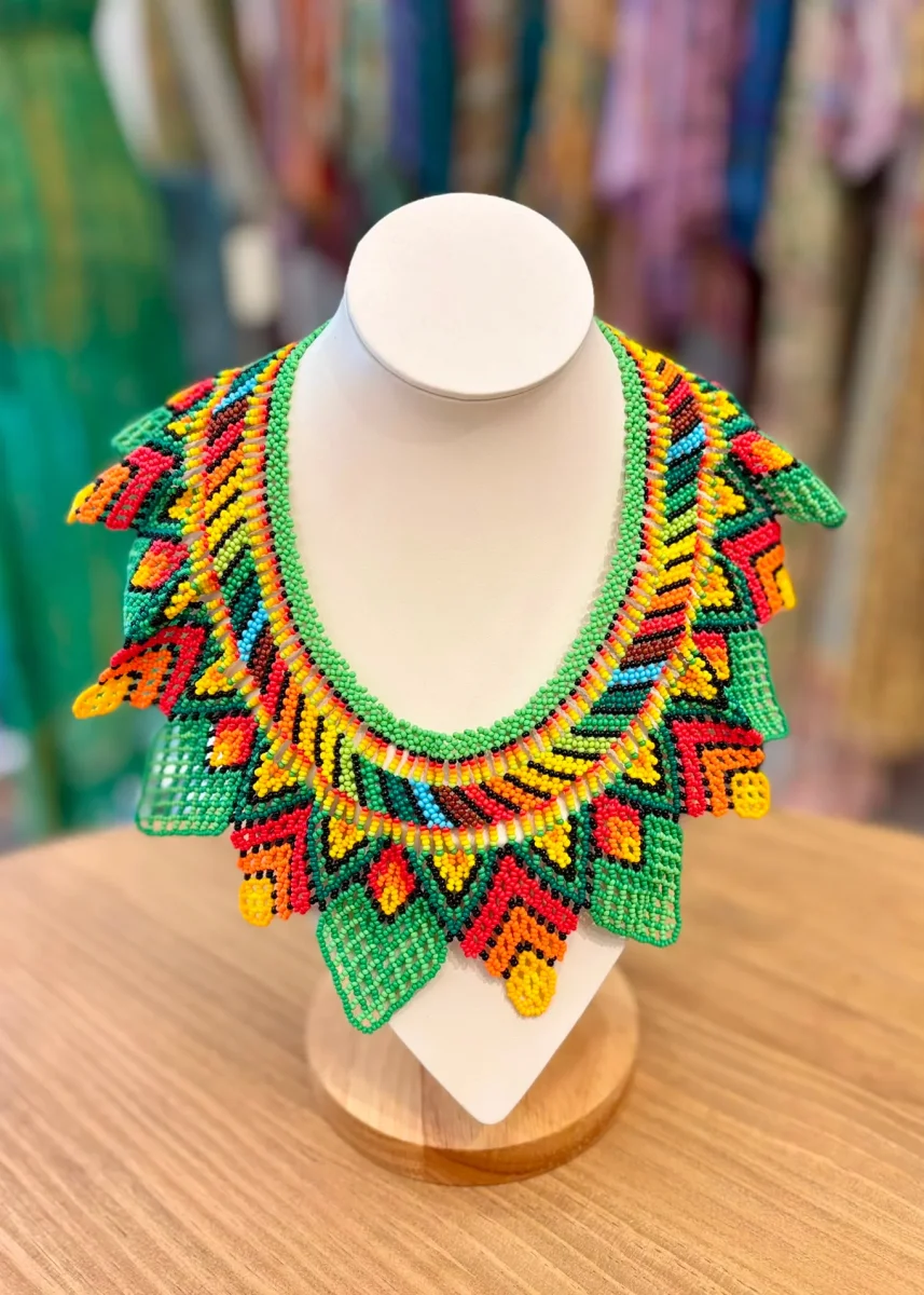 Collar multicolor chaquiras