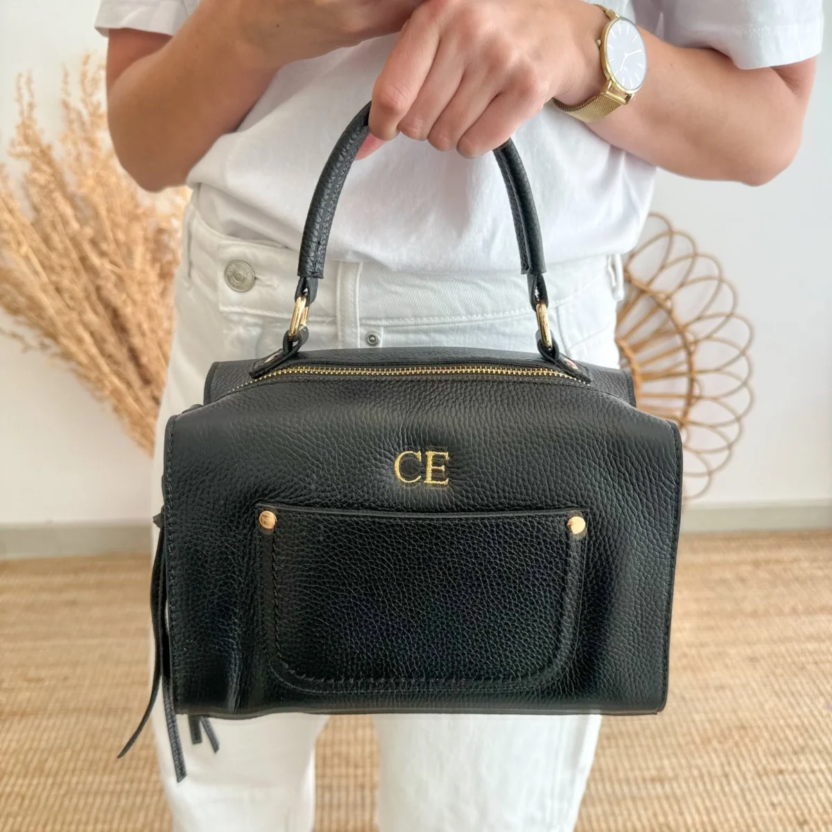 Bolso piel rec. bolsillos iniciales bordadas negro - Imagen 6
