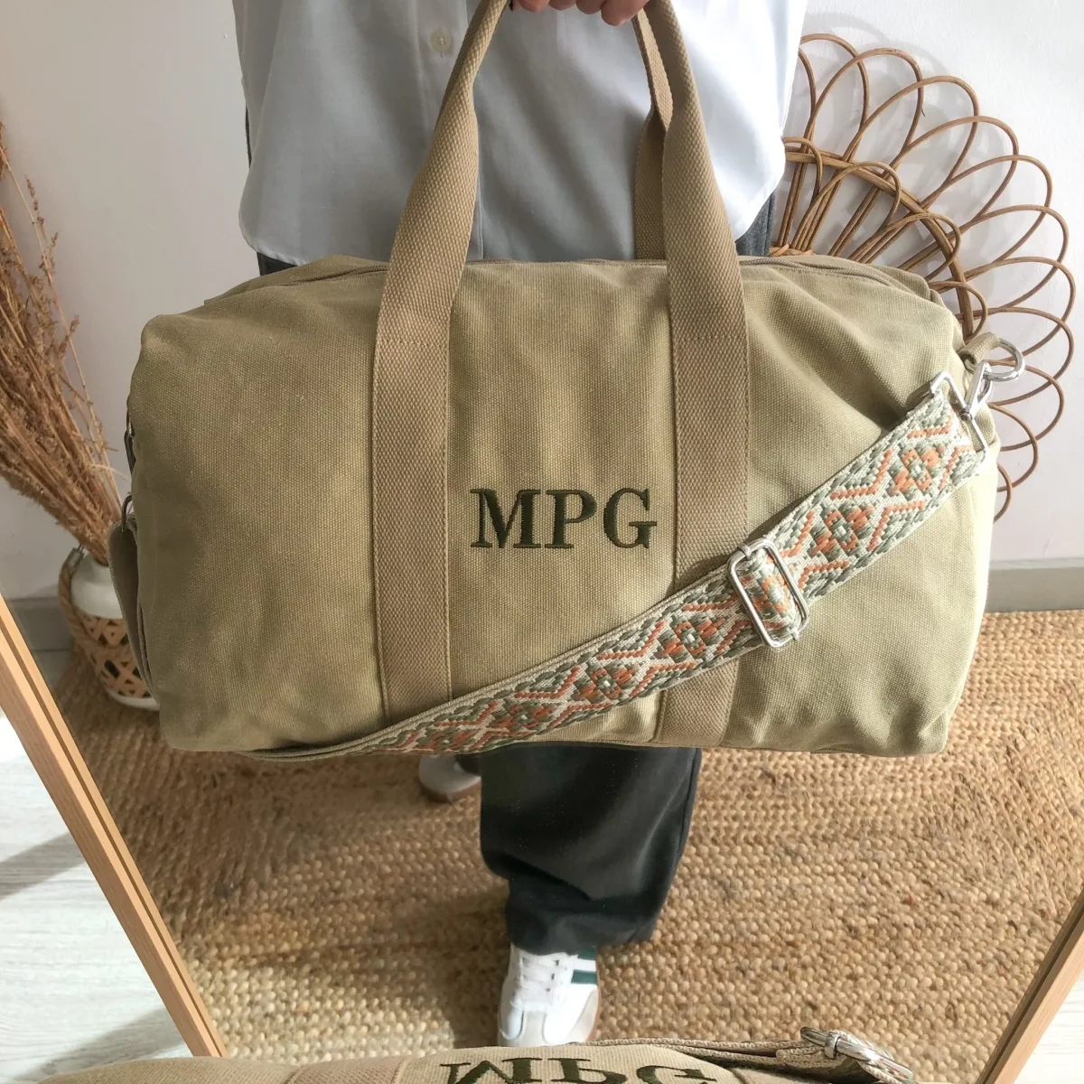 Bolsa loneta ovalada beige iniciales bordadas - Imagen 6
