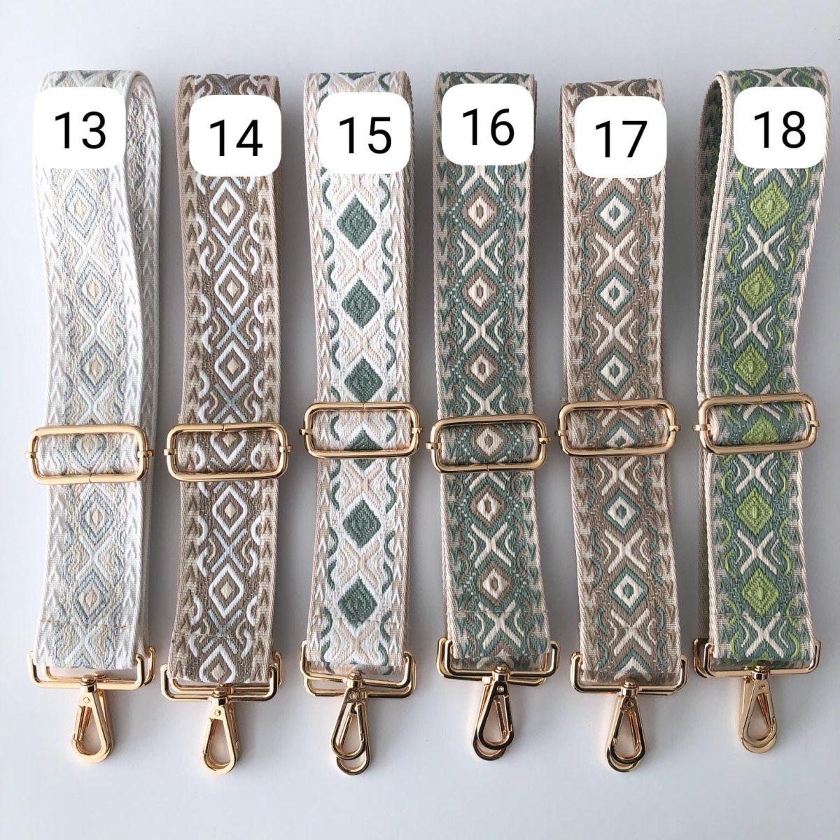 Bandolera piel tachuelas doradas granate iniciales bordadas - Imagen 9