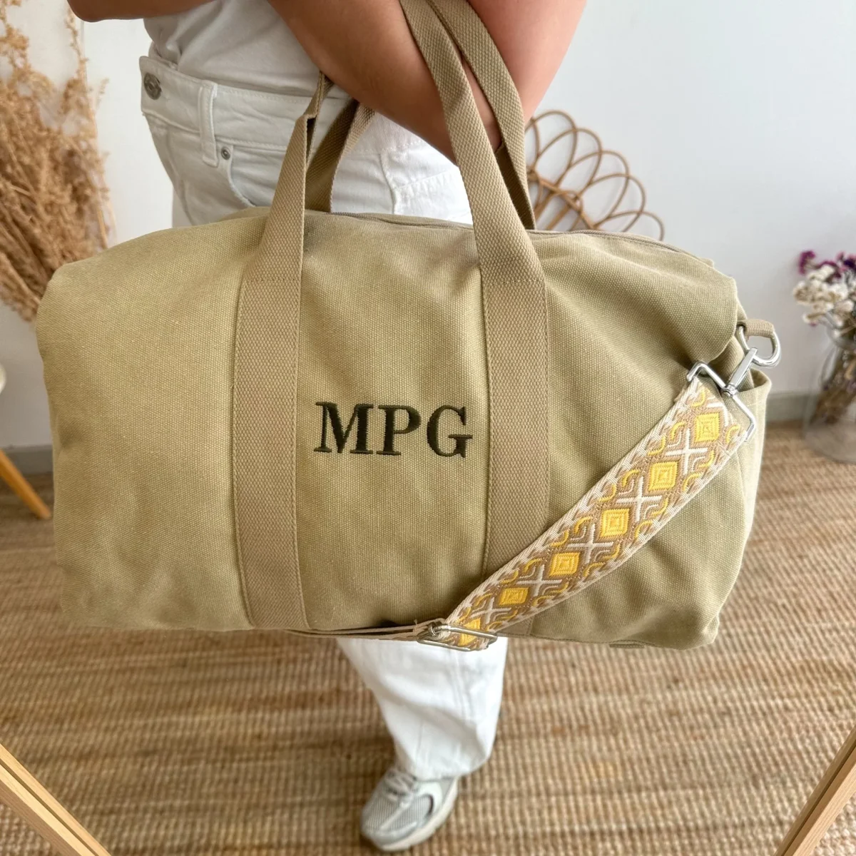 Bolsa loneta ovalada beige iniciales bordadas - Imagen 4