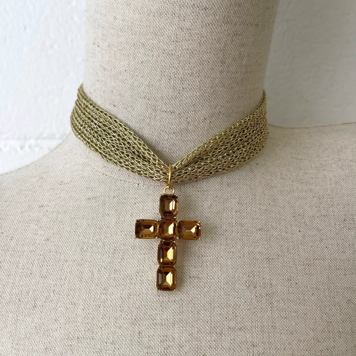 Collar cruz con malla metalizada - Imagen 7