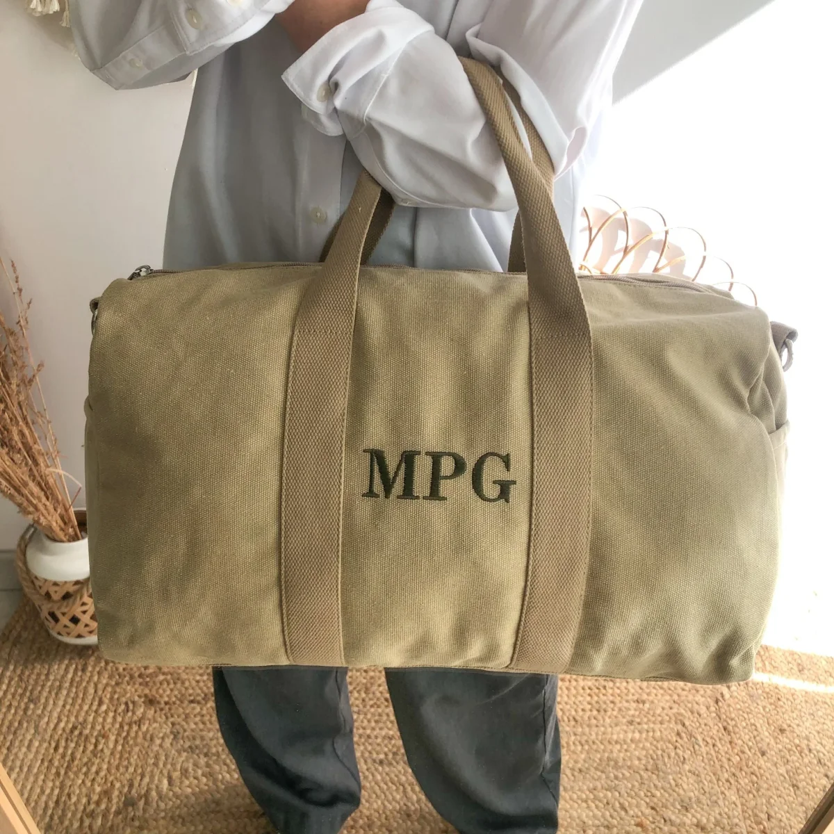 Bolsa loneta ovalada beige iniciales bordadas - Imagen 5