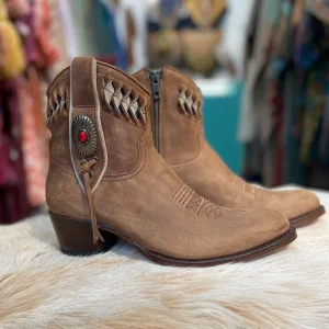 Botines marrones bordados