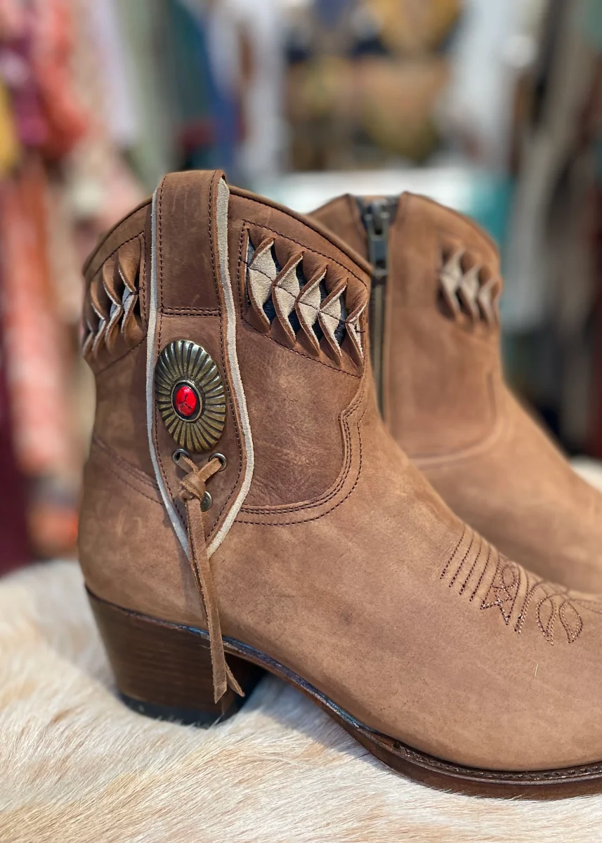 Botines marrones bordados - Imagen 4